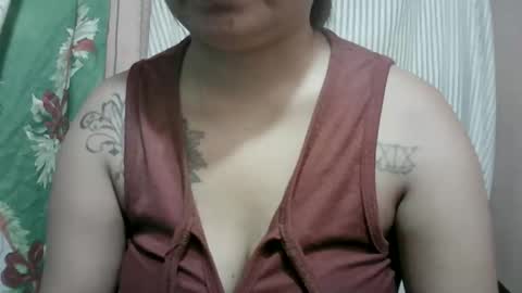 naughtymom_33 online show from April 18, 1:19 am