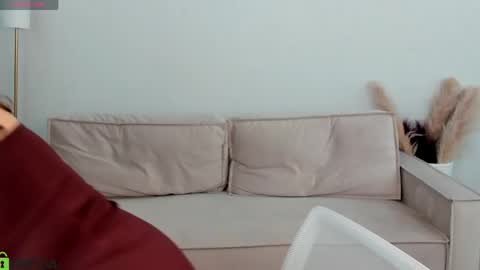 nelie_evans online show from April 22, 9:39 am