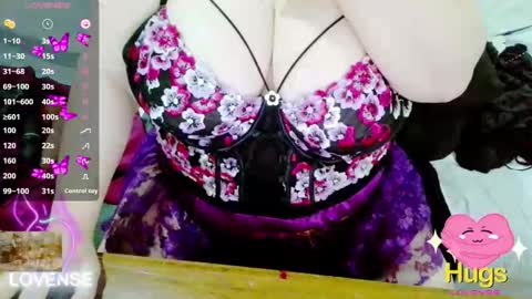 neslihan online show from May 11, 4:03 am