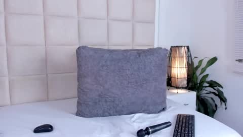 Nia online show from September 26, 2:04 pm