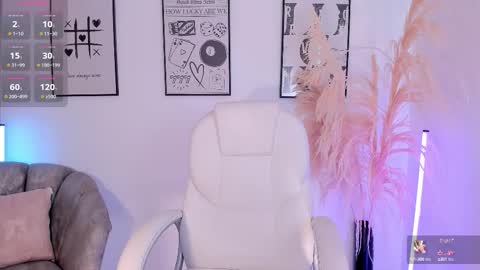 Nia online show from October 18, 3:26 pm