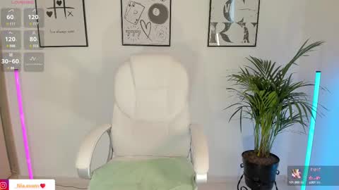 Nia online show from March 12, 9:03 pm