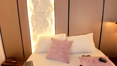 Nicky  online show from November 20, 3:18 am