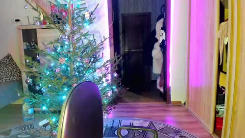 Nicky Weekends online show from January 13, 5:02 pm