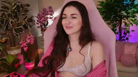 Nicole Online at about after 1000  6  UK time or 900  - 500  UK time it approximate time interval online show from October 28, 3:56 am