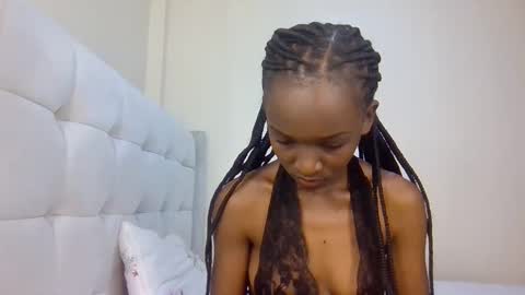 nicole161117 online show from April 4, 1:37 am