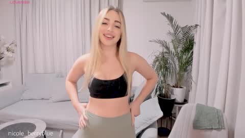 Nicole online show from October 29, 10:01 pm