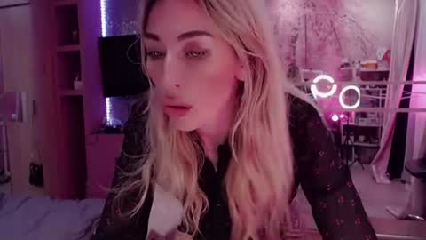 Nicole online show from June 20, 11:41 pm