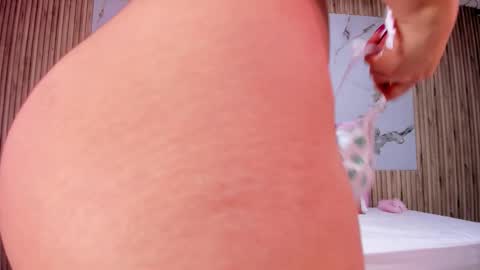 nicolee19_ online show from March 20, 11:15 am