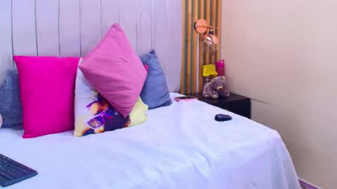 N i c o l e  online show from January 27, 2:02 pm