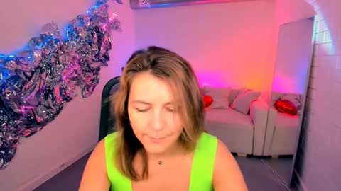 nicolehits online show from October 12, 5:21 am