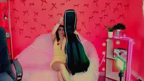 nicolehits online show from March 14, 3:24 pm