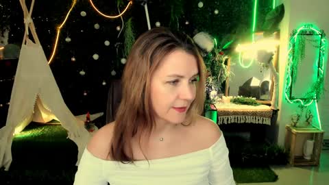 nicolehits online show from March 29, 1:21 pm