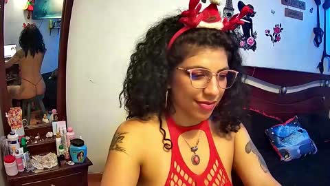 Snapshot of nicoll_williams420 chatting on December 24, 2:10 am Nicoll Williams online show from December 24, 2:10 am