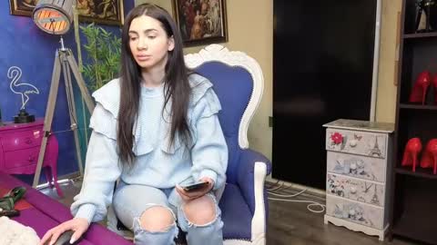 Nicolle online show from February 24, 8:04 am