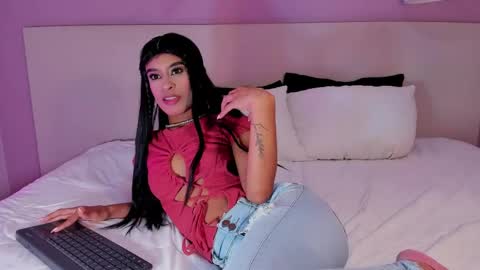 Nicole Leroy online show from April 18, 8:42 pm