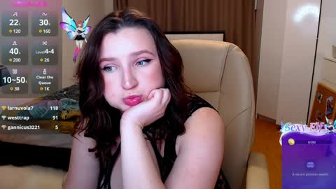 Snapshot of nikaking22 chatting on December 7, 8:27 pm nikaking22 online show from December 7, 8:27 pm