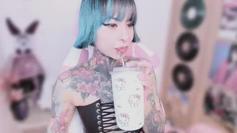 Nikki Ramone   online show from February 13, 11:12 am