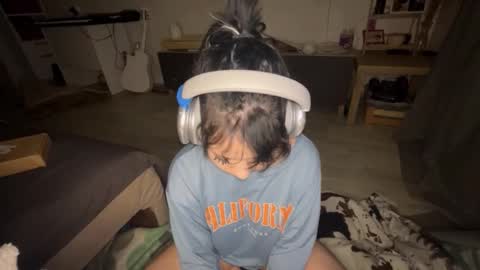 nikoli_naw online show from January 18, 1:02 am