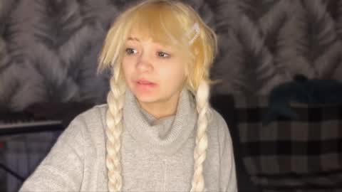 nikoli_naw online show from May 5, 10:02 pm
