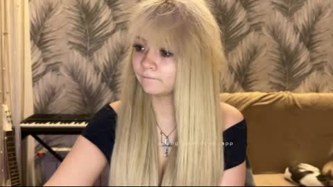 nikoli_naw online show from June 4, 7:40 pm