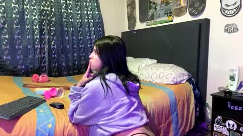 Snapshot of nikyyyy333 chatting on October 29, 11:40 pm nikyyyy333 online show from October 29, 11:40 pm