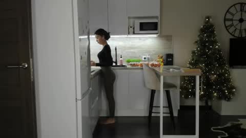 Bella online show from December 13, 9:21 pm