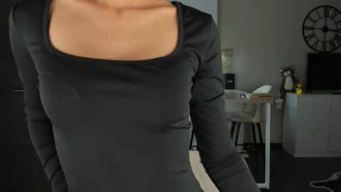 Bella online show from November 3, 10:03 pm