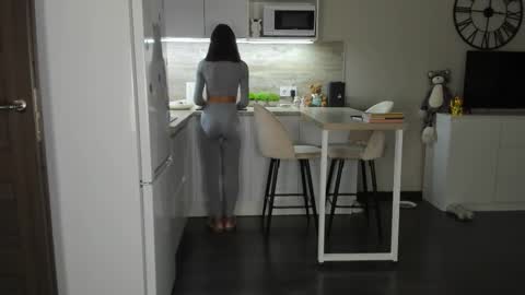 Bella online show from September 12, 6:04 pm