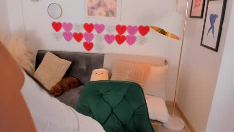 NINA online show from February 14, 7:54 pm