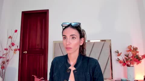 Snapshot of ninacavallli chatting on December 7, 4:25 pm Nina online show from December 7, 4:25 pm