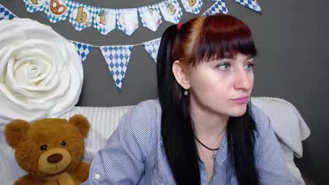 ninaflawlees online show from October 6, 12:00 pm