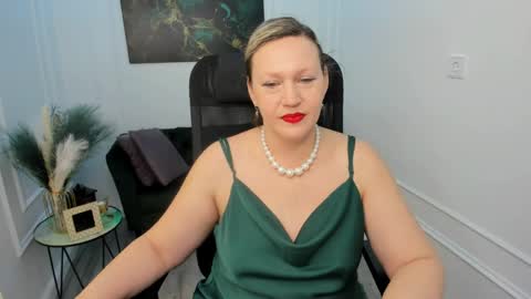 ninastarle online show from April 9, 4:59 am