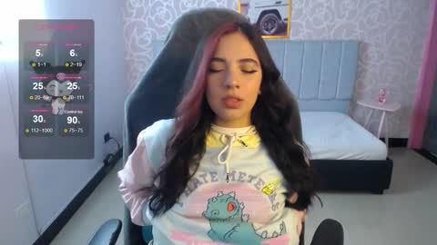 Snapshot of ninfa_ch chatting on January 4, 11:22 am Ninfa online show from January 4, 11:22 am