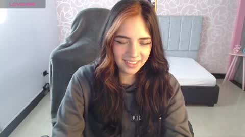 Snapshot of ninfa_ch chatting on December 11, 11:19 am Ninfa online show from December 11, 11:19 am