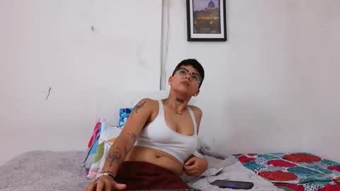 nini_smith online show from April 8, 5:31 am