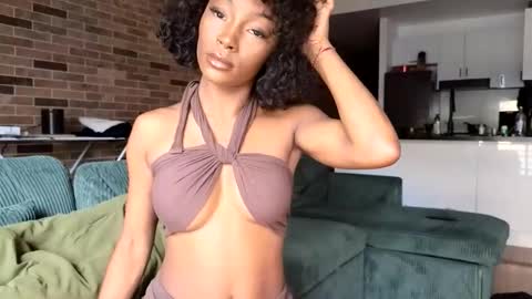 NIVIA WOLFE online show from May 7, 2:05 am