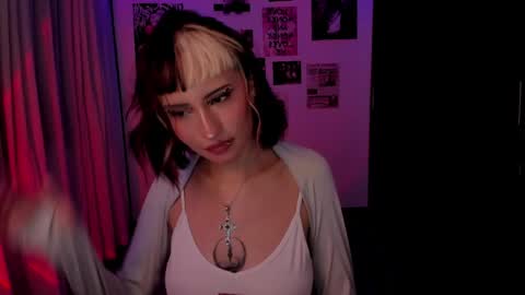 Nixxie  online show from April 18, 1:19 am