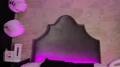 Zoe  online show from April 23, 3:36 am