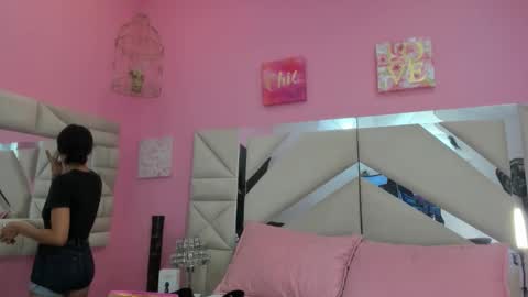 Zoe  online show from April 4, 9:35 pm