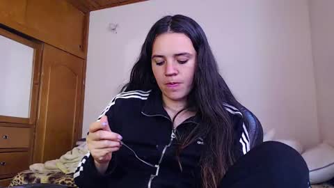 noreen_ online show from March 24, 8:14 pm