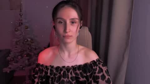 Snapshot of north_valkyrie chatting on January 4, 12:27 am Hazel online show from January 4, 12:27 am