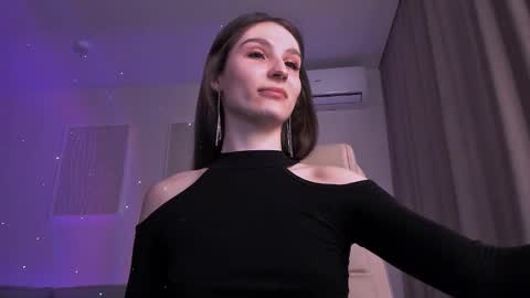 Snapshot of north_valkyrie chatting on February 2, 4:26 am Hazel online show from February 2, 4:26 am