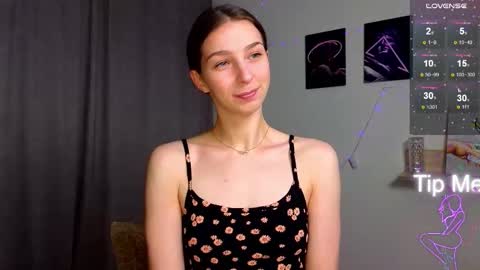 Hello My name is Helene NTMU  Finger up if u like what u see online show from October 7, 2:21 pm