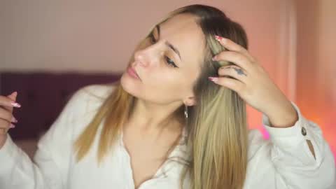 Tina online show from February 9, 12:30 pm