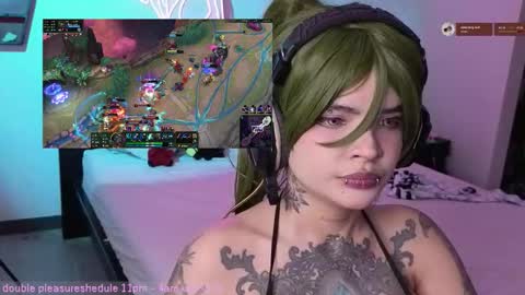 Snapshot of noxarcanee chatting on October 10, 6:18 am Goth Darling online show from October 10, 6:18 am