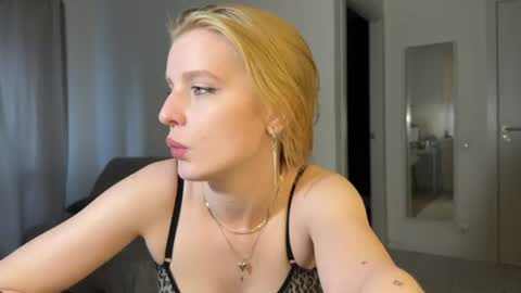 nura_foxx online show from July 11, 2:33 am