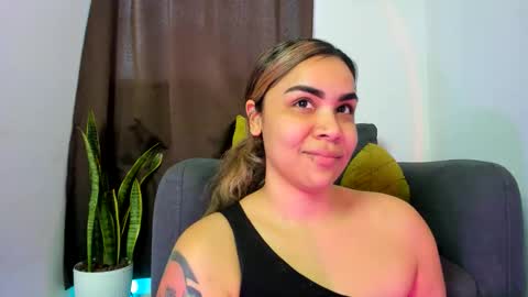 Nia online show from June 2, 10:44 pm