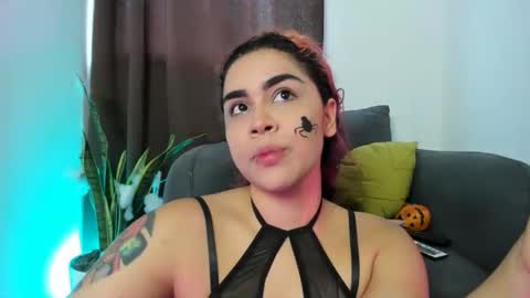 Nia online show from October 28, 10:03 pm