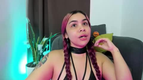 Nia online show from November 5, 12:49 am